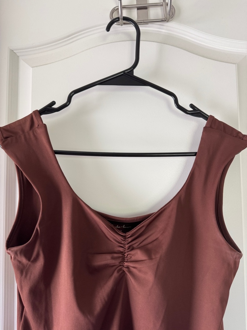 Scoop Neck Ruched Tank Top — Brown / AA81 - Picture 2 of 4